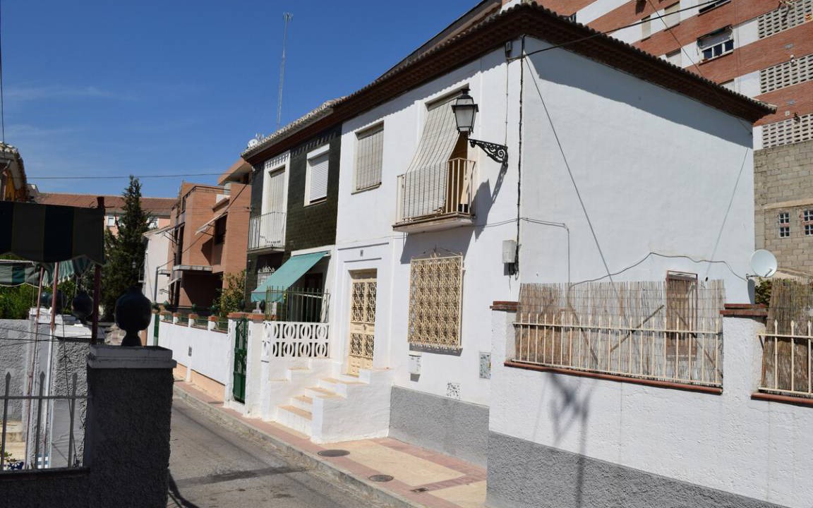 Photo of Buildings in Genil