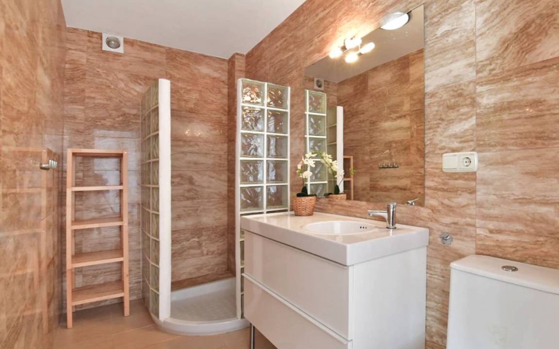 Photo of Bathroom in Jete