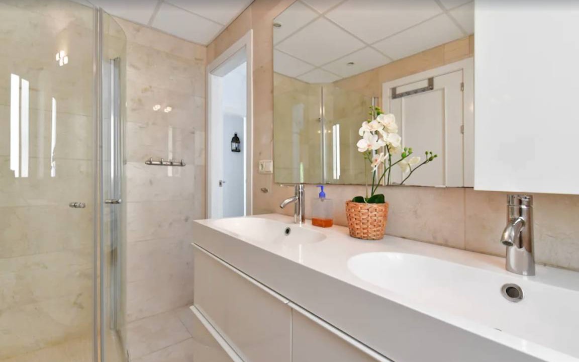 Photo of Bathroom in Jete