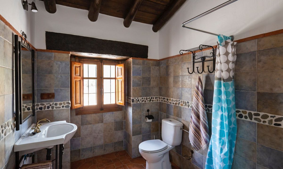 Photo of Bathroom in Algarinejo