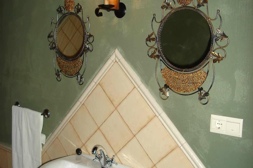 Photo of Bathroom in Algarinejo