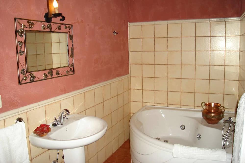 Photo of Bathroom in Algarinejo