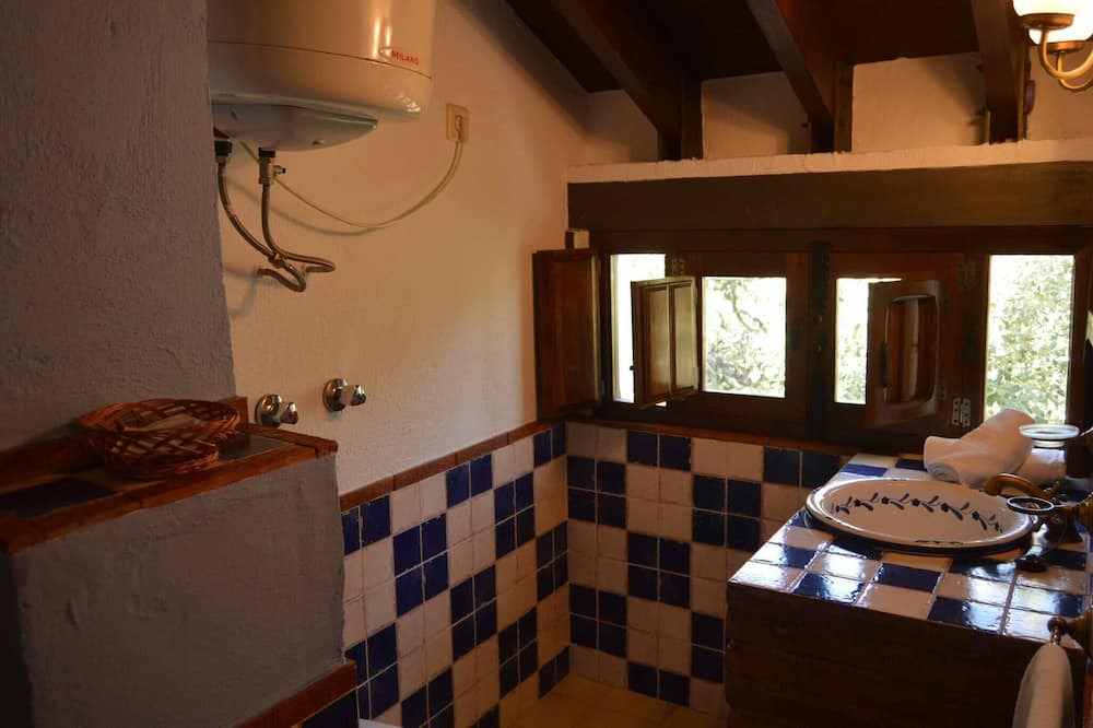 Photo of Bathroom in Algarinejo