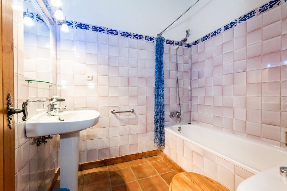 Photo of Bathroom in Albunuelas