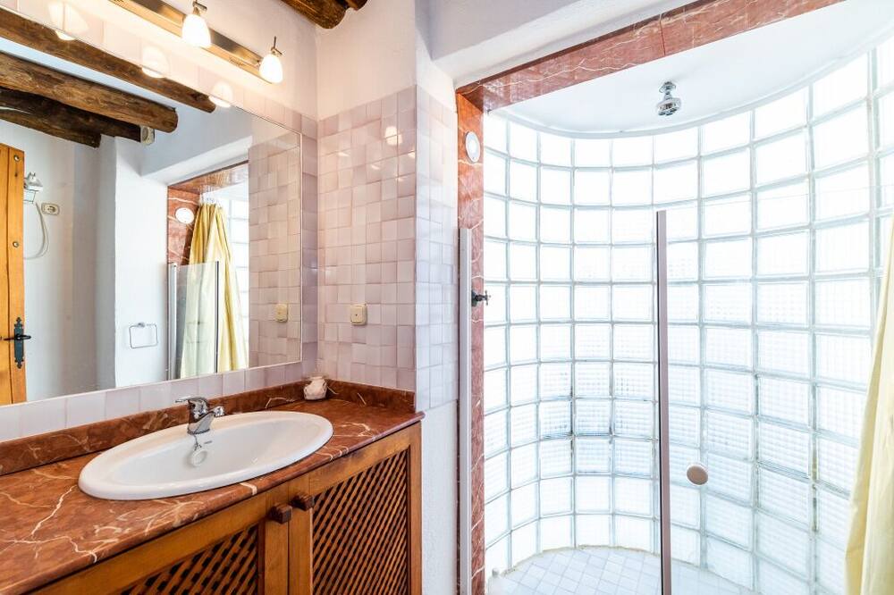 Photo of Bathroom in Albunuelas