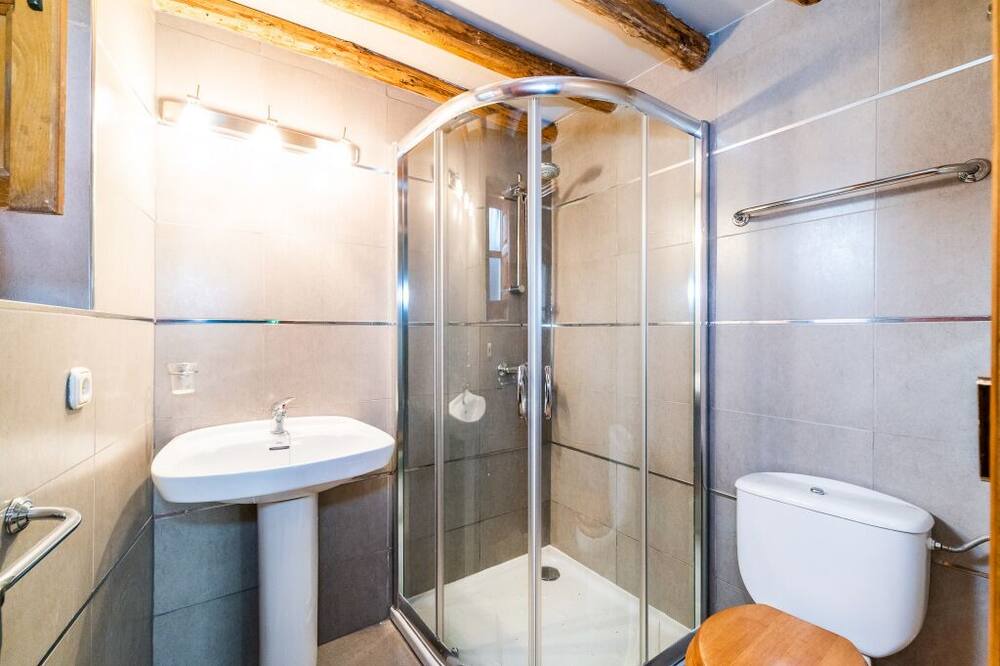 Photo of Bathroom in Albunuelas