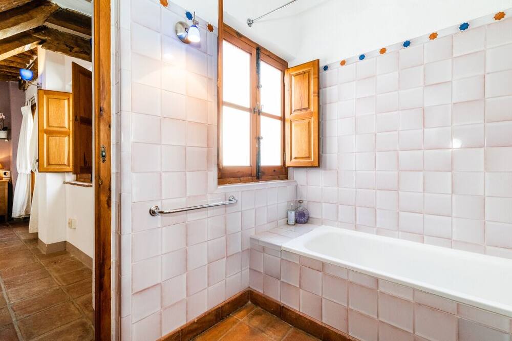 Photo of Bathroom in Albunuelas