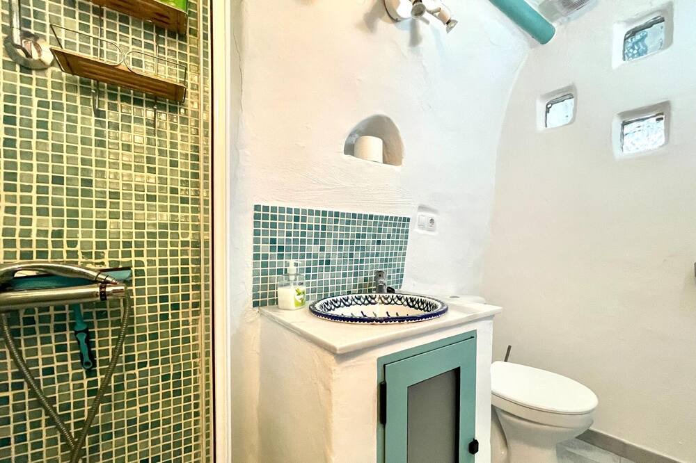 Photo of Bathroom in Cullar