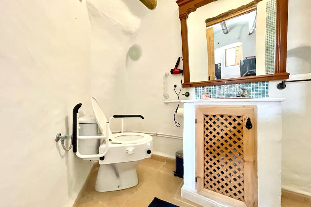 Photo of Bathroom in Cullar