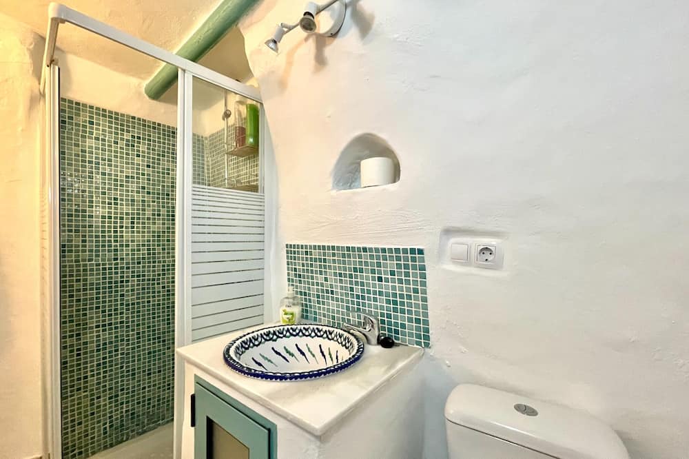 Photo of Bathroom in Cullar