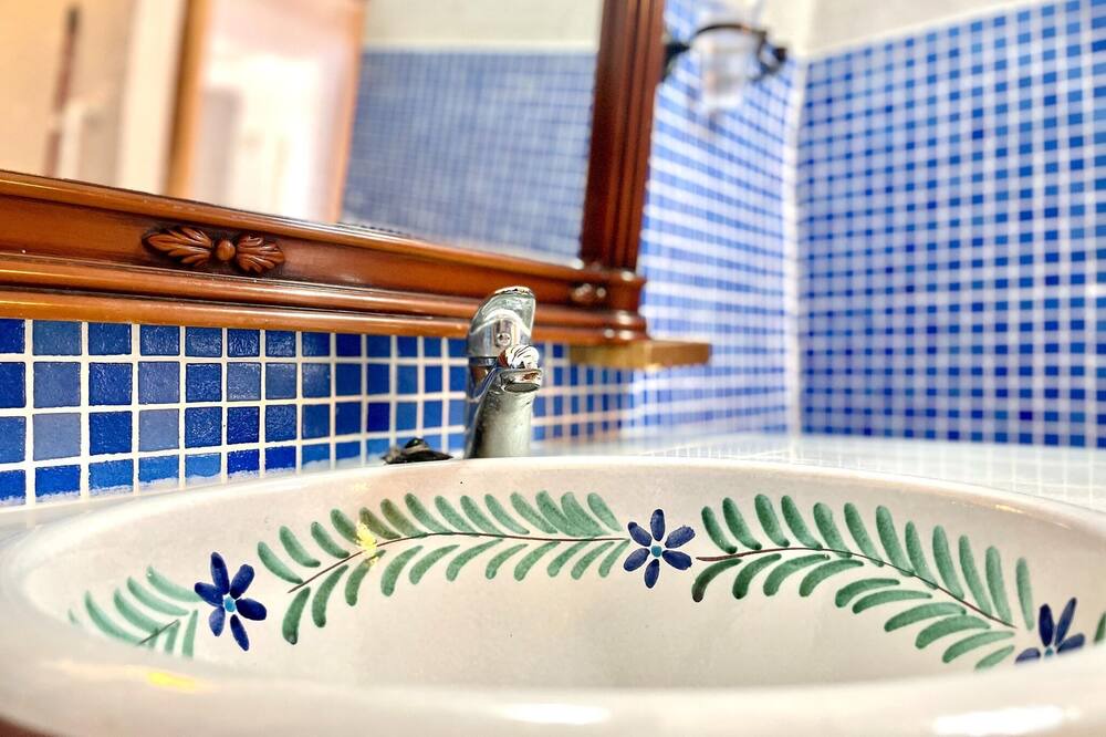 Photo of Bathroom in Cullar
