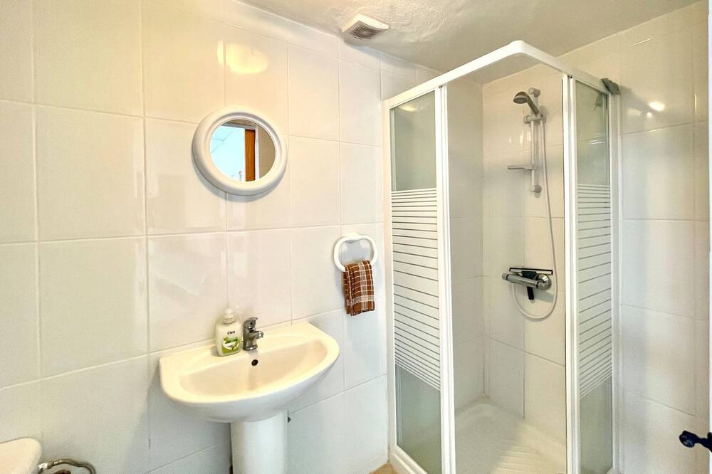 Photo of Bathroom in Cullar