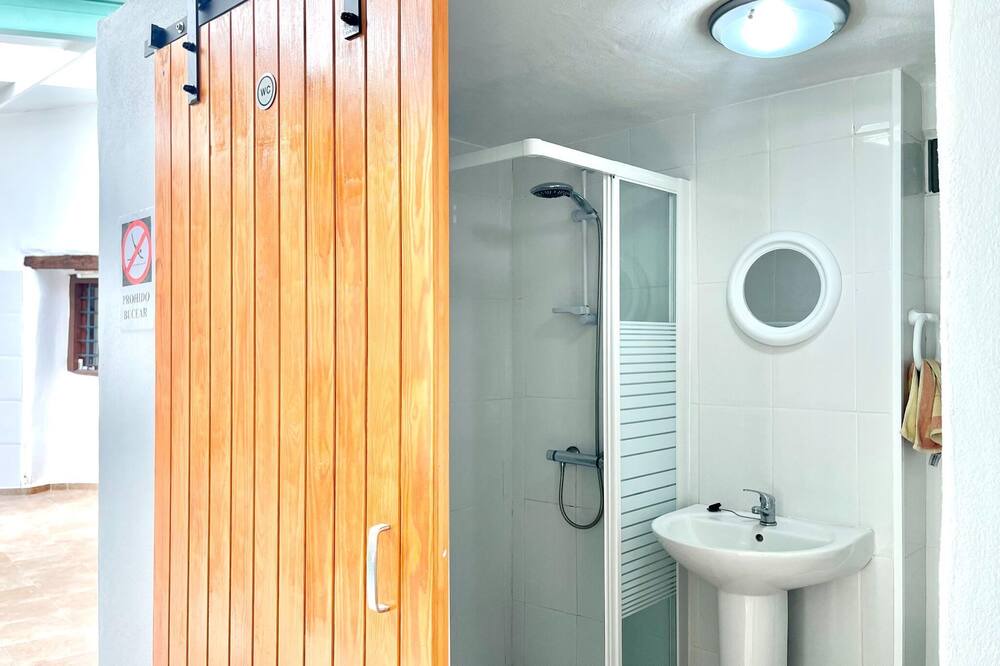 Photo of Bathroom in Cullar