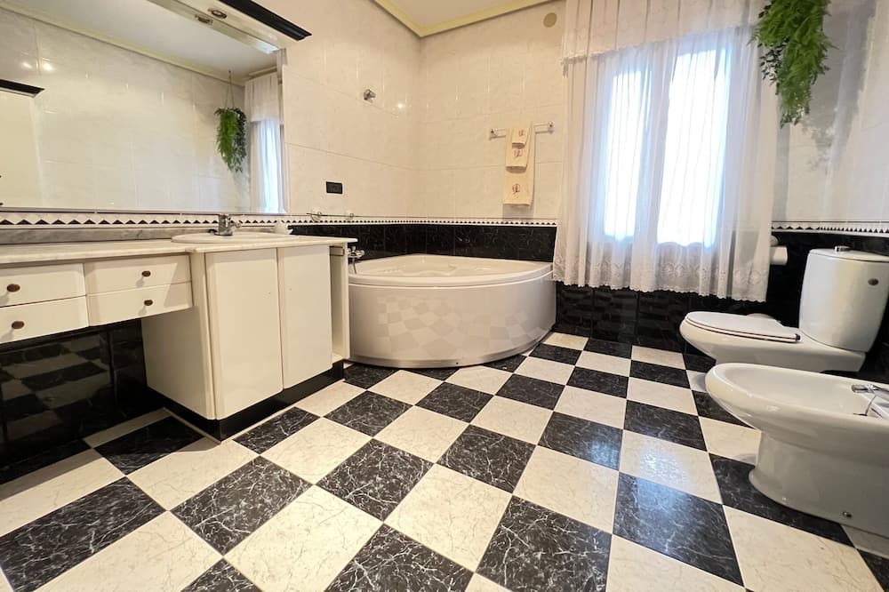 Photo of Bathroom in Montillana