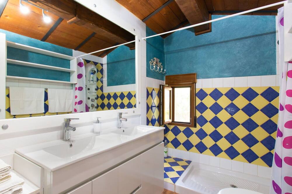 Photo of Bathroom in Los Guajares