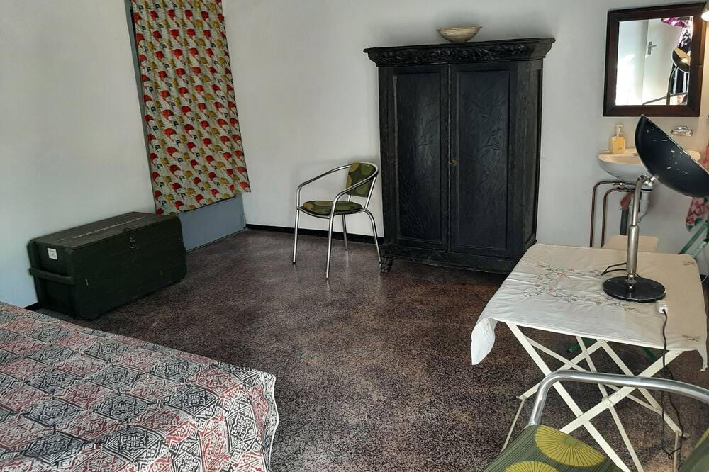 Photo of Bedroom in Alquife