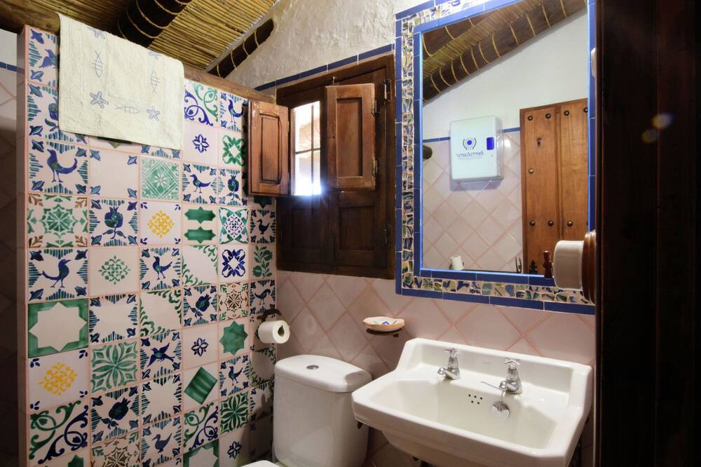 Photo of Bathroom in Algarinejo