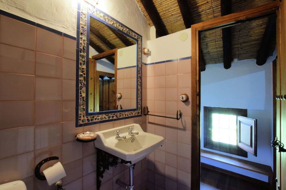 Photo of Bathroom in Algarinejo