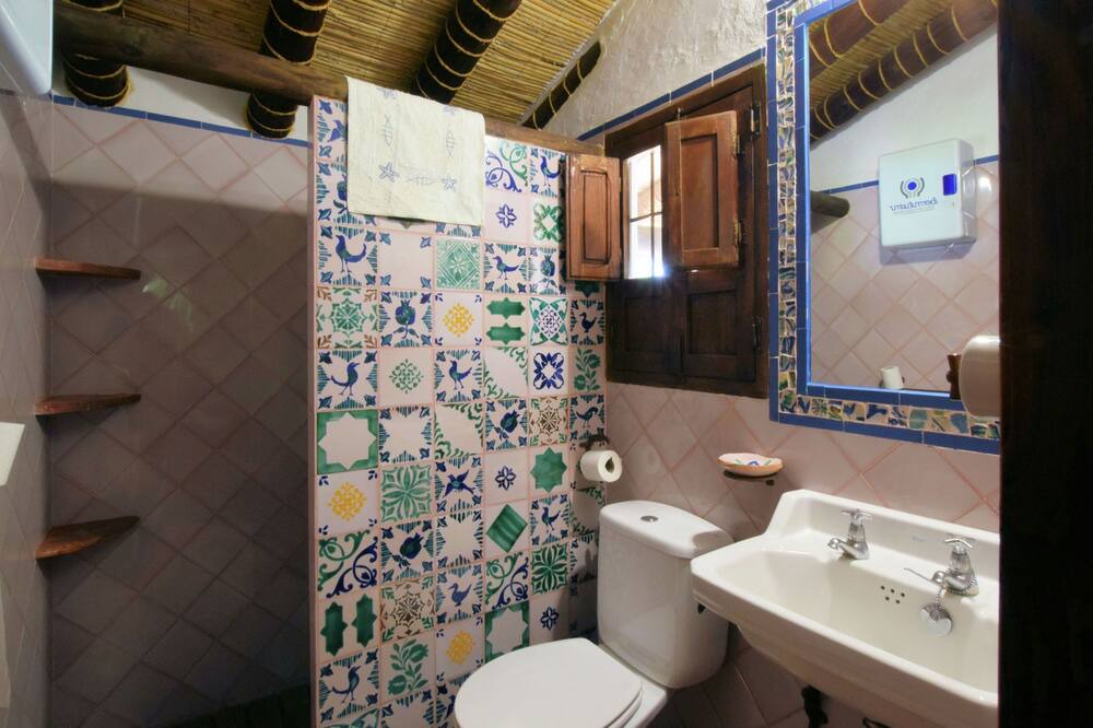Photo of Bathroom in Algarinejo