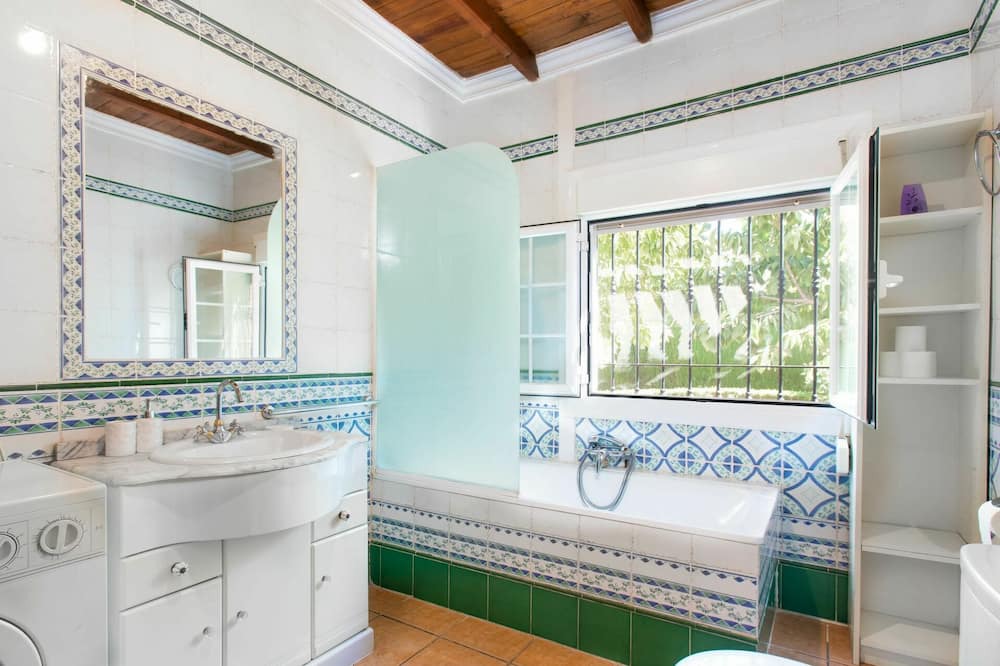 Photo of Bathroom in Niguelas