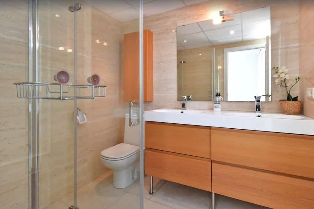 Photo of Bathroom in Jete