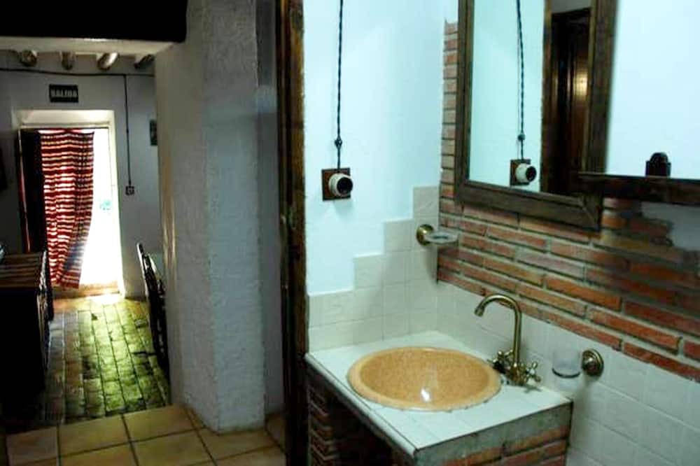 Photo of Bathroom in Serval