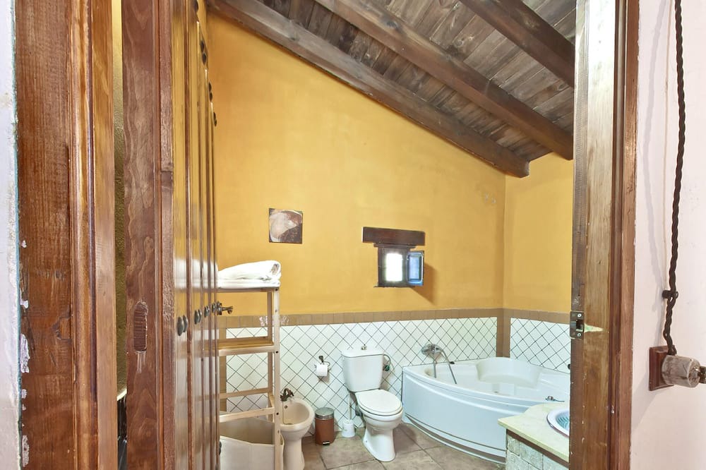 Photo of Bathroom in Serval