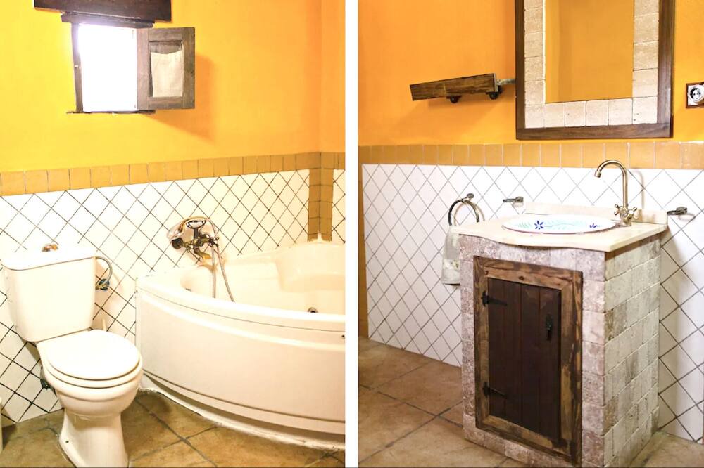 Photo of Bathroom in Serval