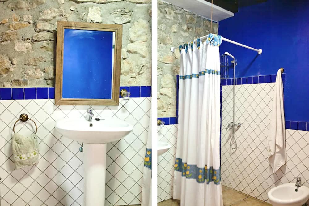 Photo of Bathroom in Serval