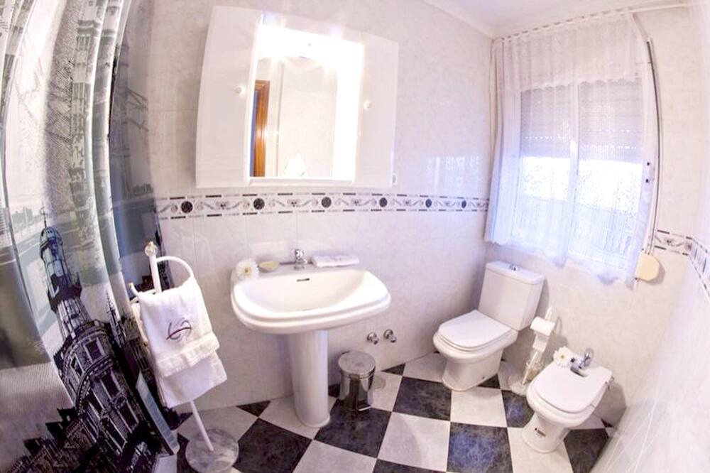 Photo of Bathroom in Atarfe