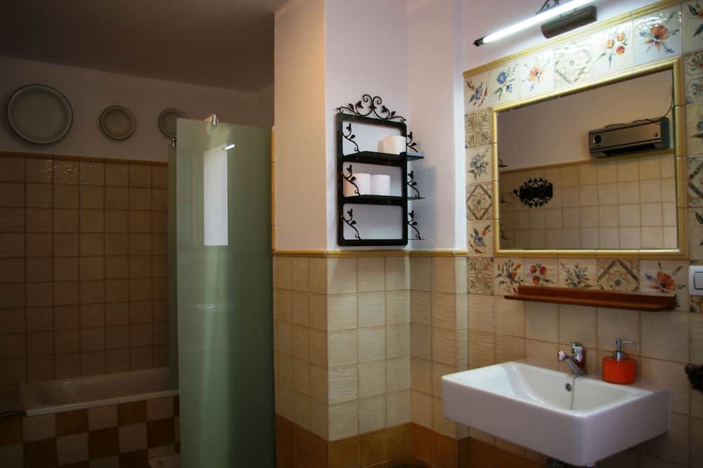 Photo of Bathroom in Melegis