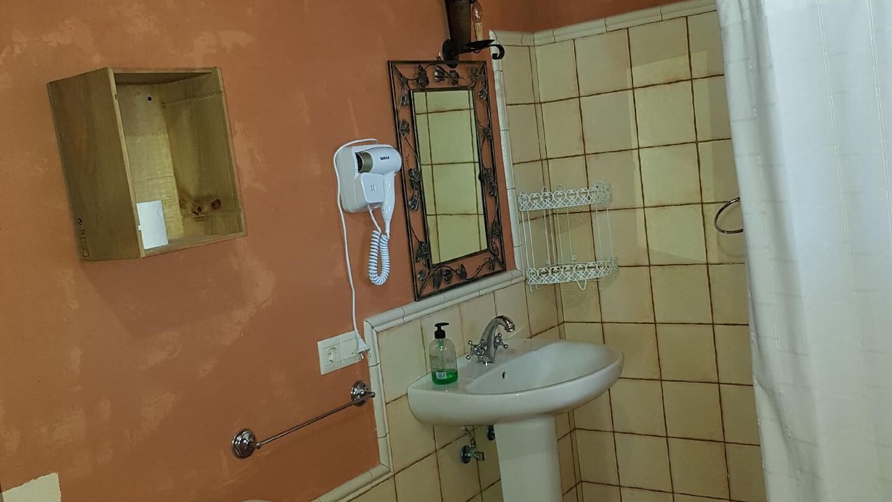 Photo of Bathroom in Algarinejo