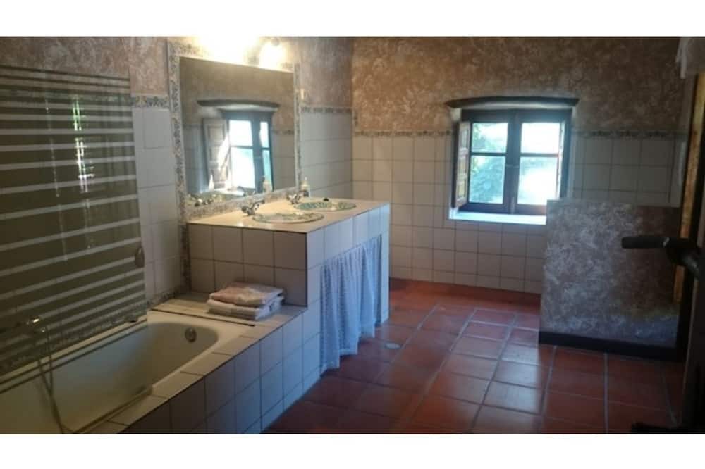 Photo of Bathroom in Pampaneira