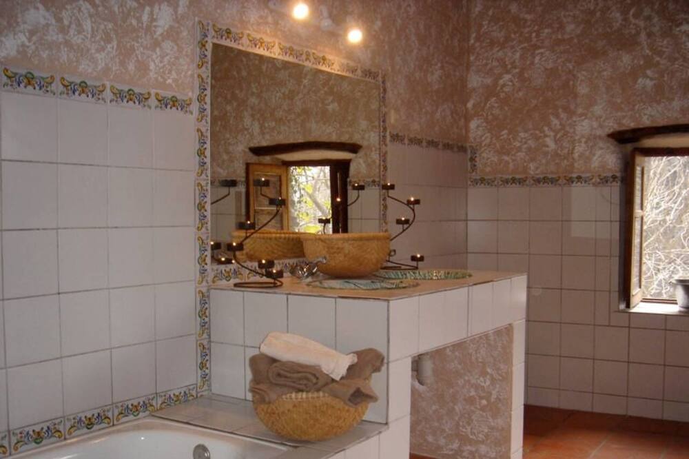 Photo of Bathroom in Pampaneira
