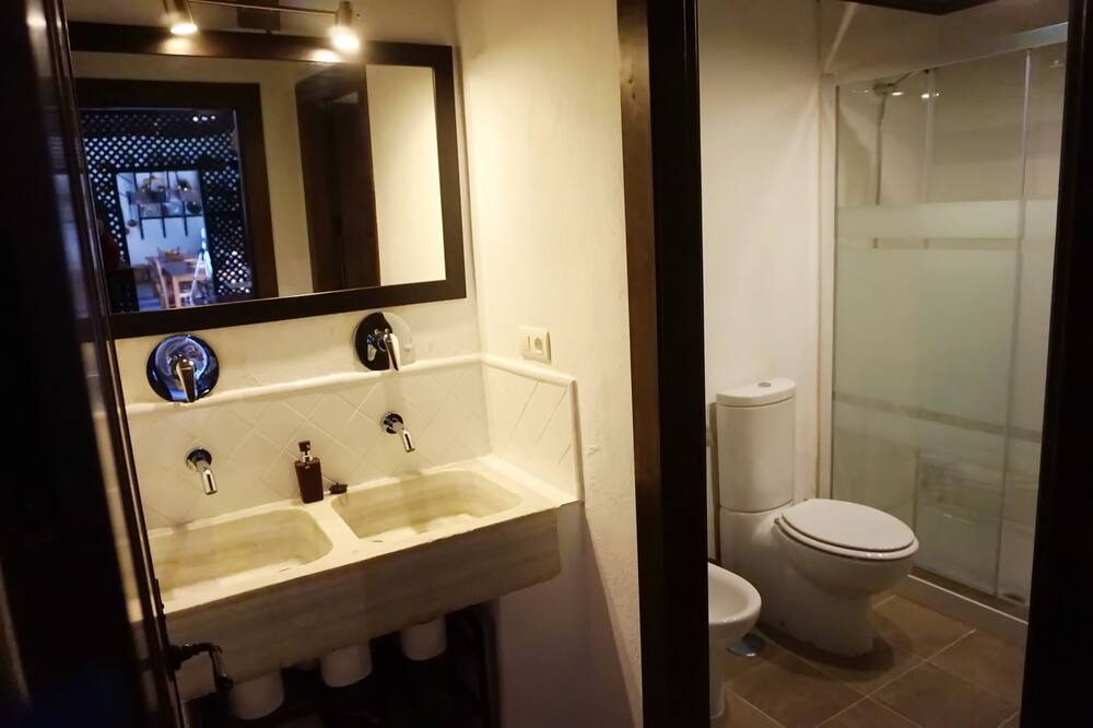 Photo of Bathroom in Moclin