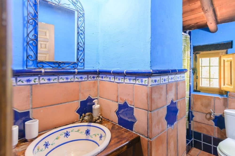 Photo of Bathroom in Algarinejo