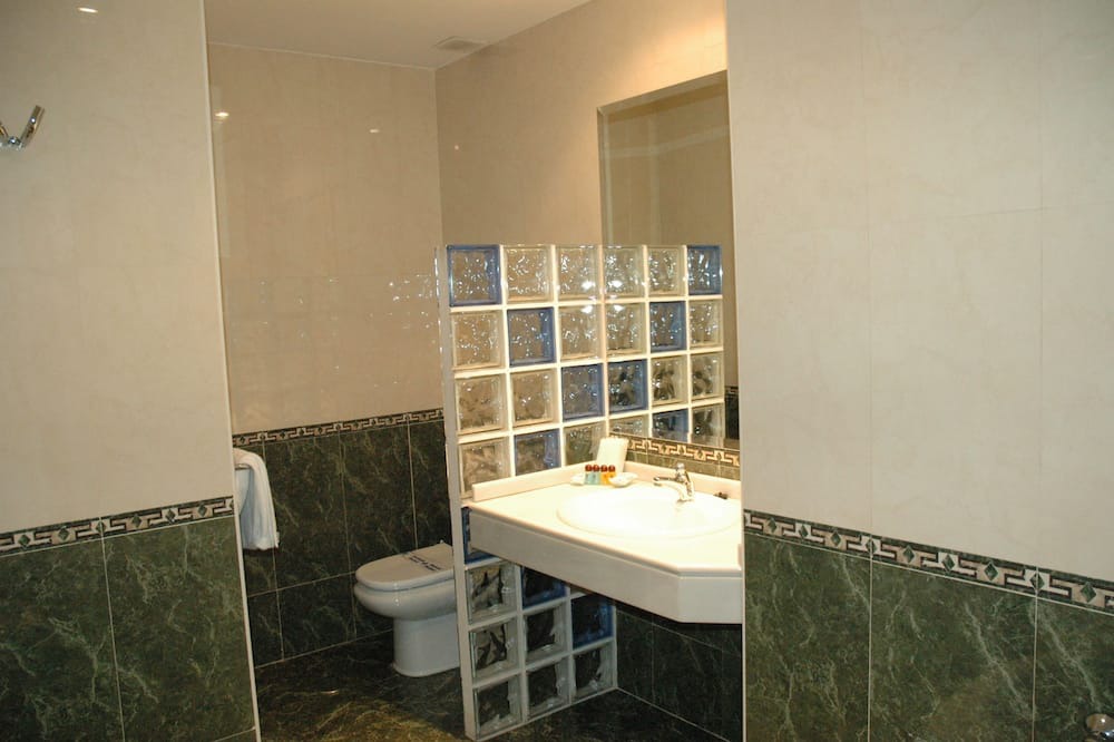 Photo of Bathroom in Atarfe