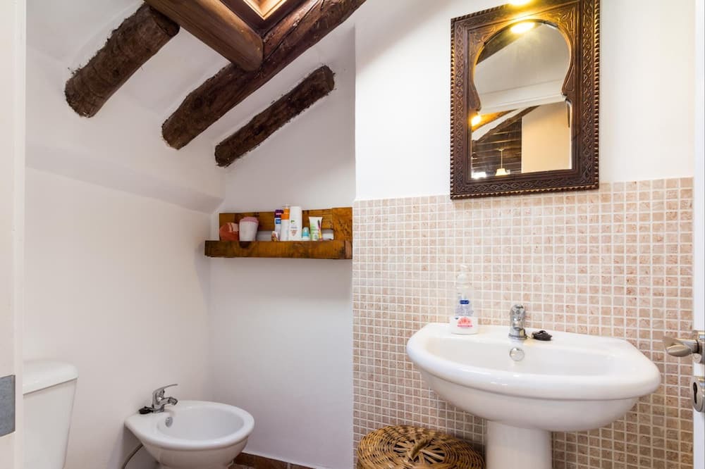 Photo of Bathroom in Albunuelas