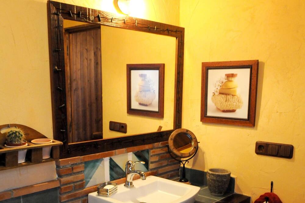 Photo of Bathroom in Chimeneas
