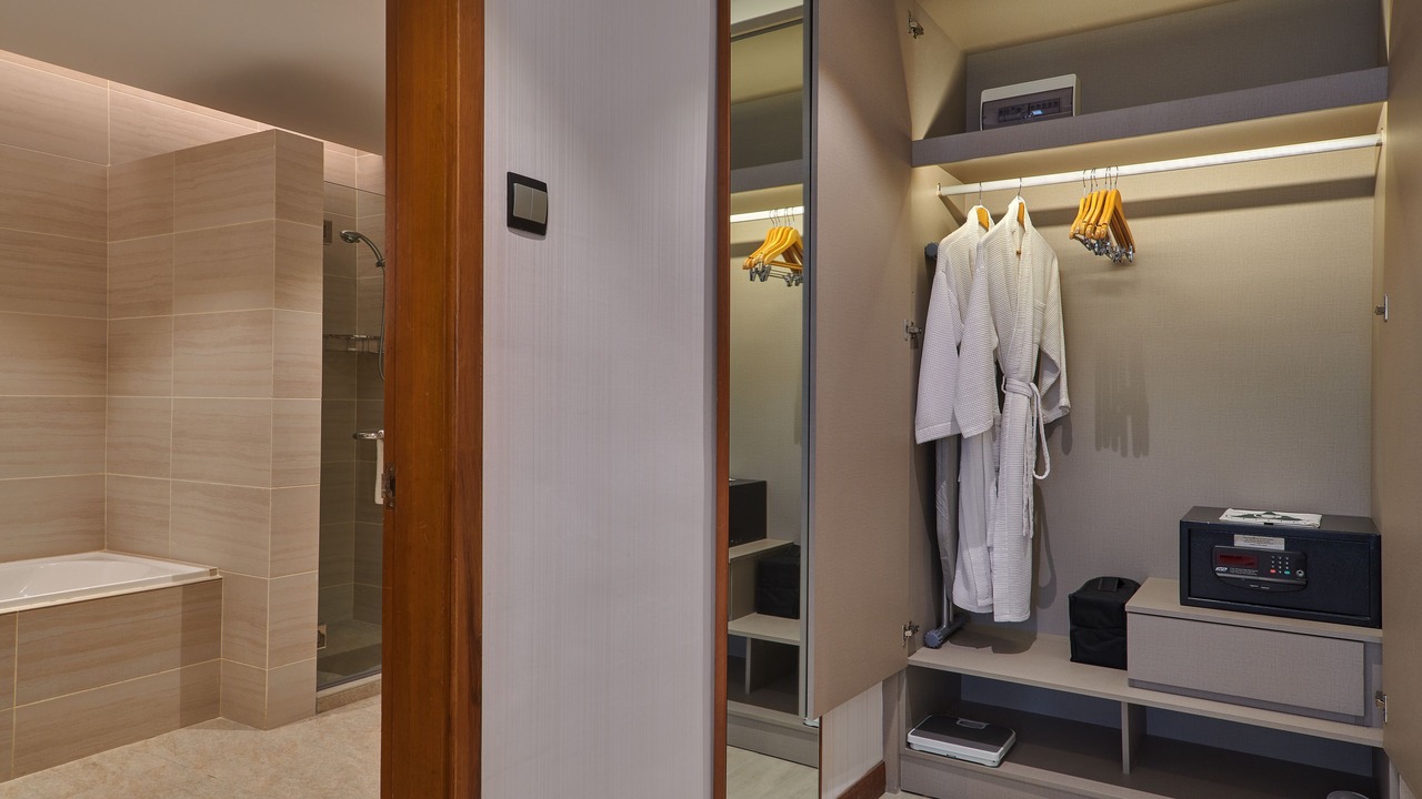 Photo of Bedroom in Mid Valley City