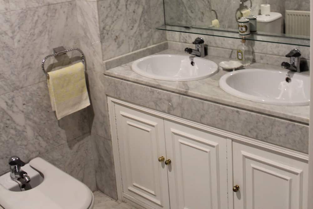 Photo of Bathroom in Figares