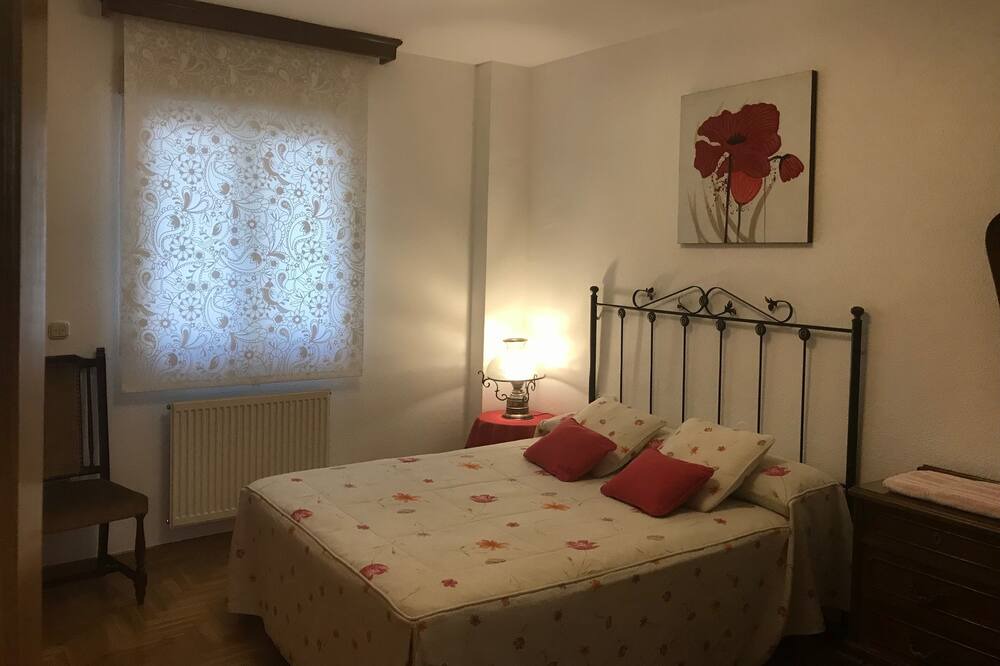 Photo of Bedroom in Figares