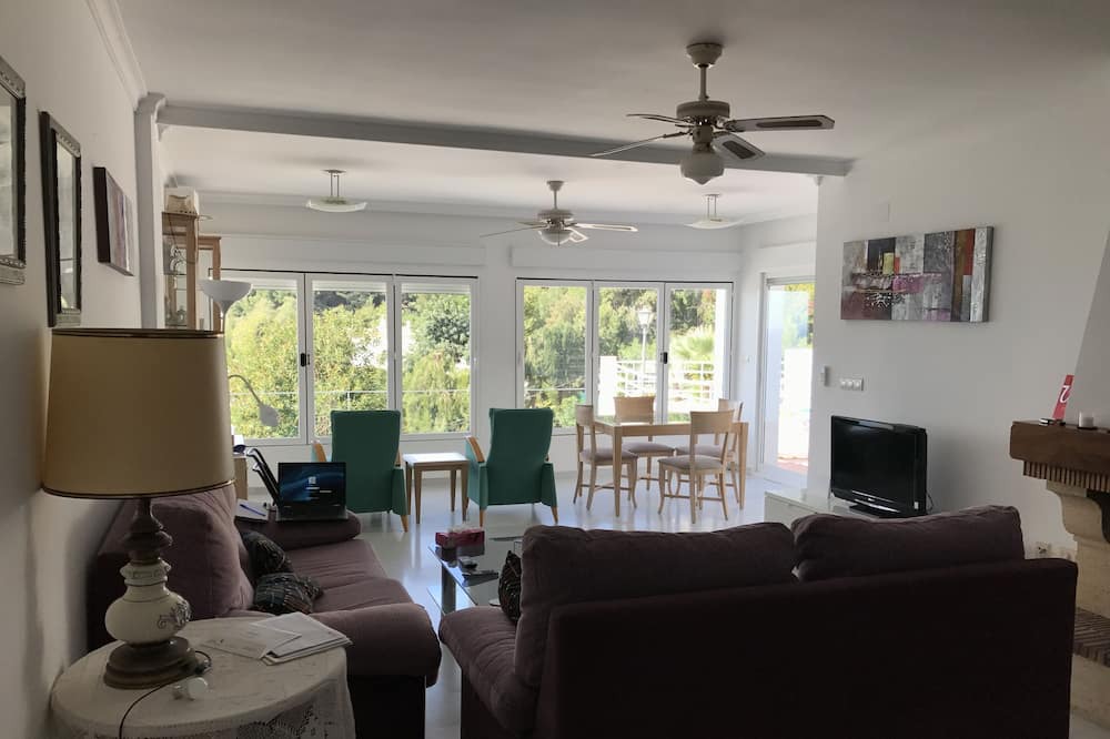 Photo of Livingroom in Velilla-Taramay