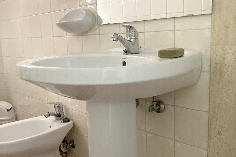Photo of Bathroom in Albunol