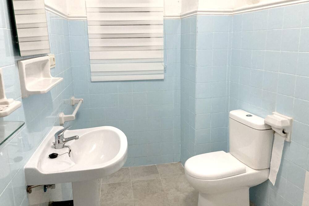 Photo of Bathroom in Albunol