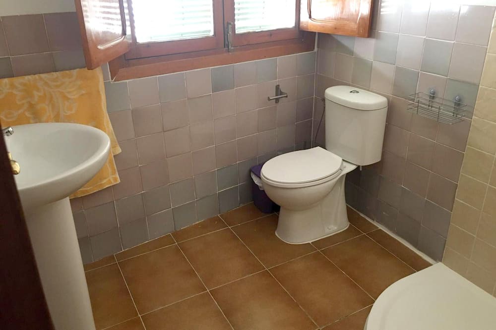 Photo of Bathroom in Albunol