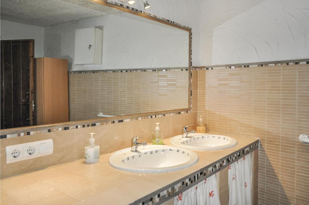 Photo of Bathroom in Baza