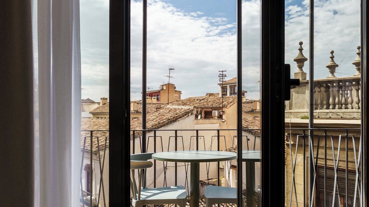 Photo of Patio Balcony in Central District