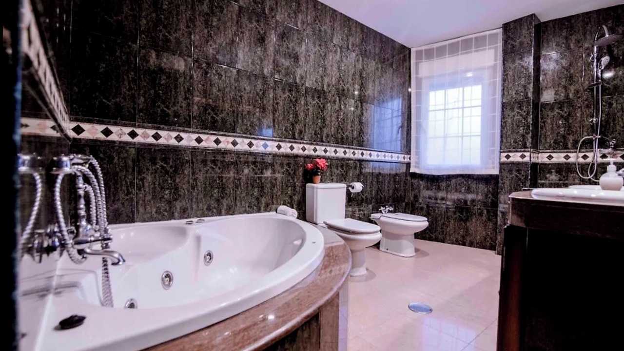 Photo of Bathroom in Peligros