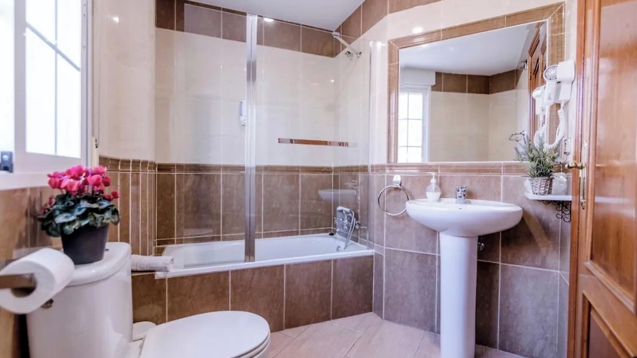 Photo of Bathroom in Peligros